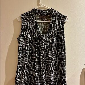 Dana Buchman Black and White Patterned Blouse Medium